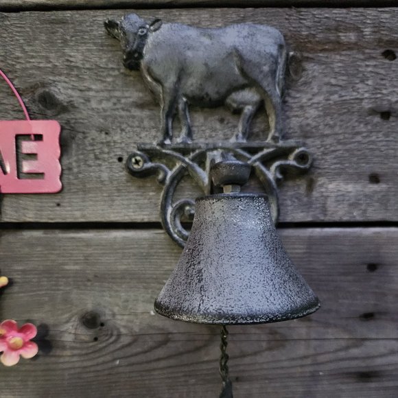 Farmhouse Cast Iron Cow Dinner Bell - Home Decor - Wall Hanging - Picture 1 of 4